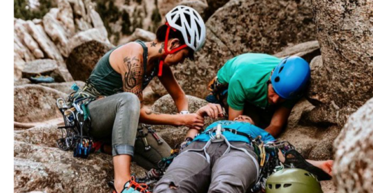 Climber-providing-wilderness-first-aid