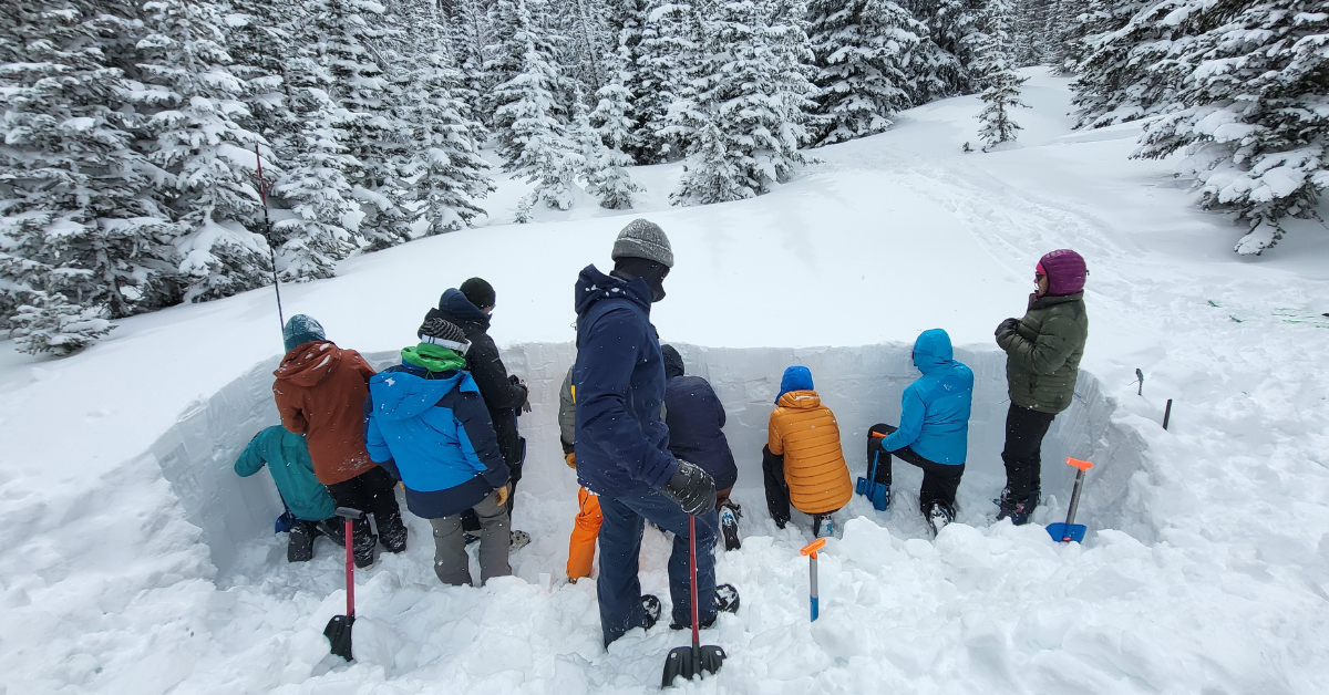Students digging Snow Pit Profile on AIARE 1 course